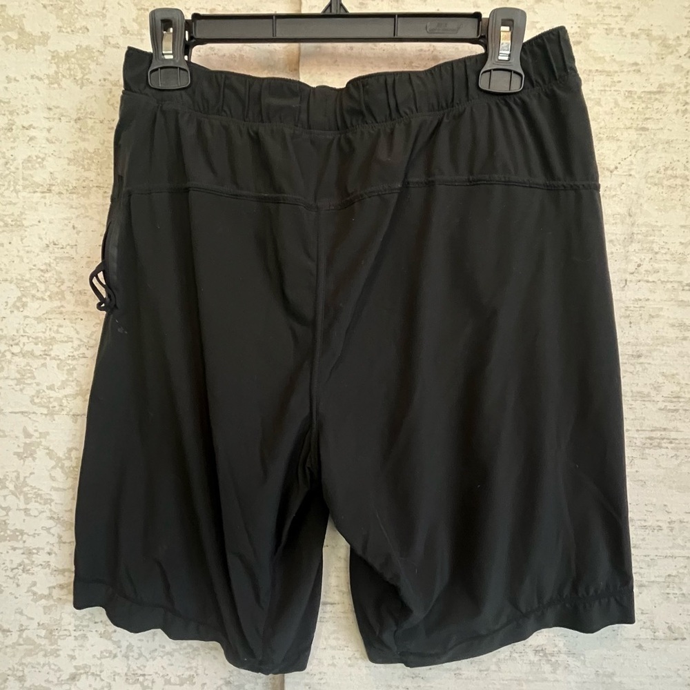 Lululemon Men's Black Athletic Shorts Built in underwear Sz S inside pocket